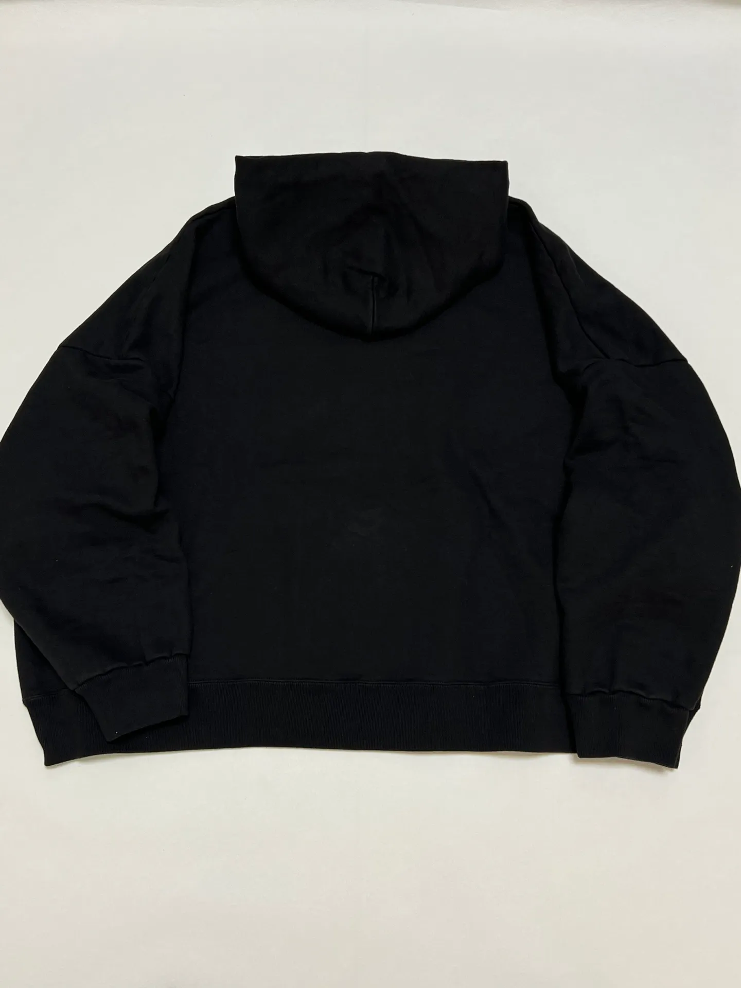 SAINT Mxxxxxx RIBON SAINT HOODIE/BLK The latest SAINT basic loose hoodie, black S-XL, original uniform high weight and light fleece sweatshirt fabric, custom woven and dyed, original loose short fat version, unchanged from the knife, original flavor, original accessories, fruit main mark/wash mark/cherub mark complete, ready-to-wear pre-shrunk without deformation after washing